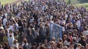 Due momenti dell’assemblea di protesta dei docenti ieri mattina a Pisa