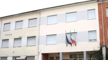 Davanti al liceo Scientifico