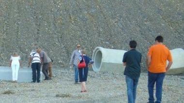 Il sopralluogo alla discarica per verificare i lavori di trasformazione compiuti all’ex cava