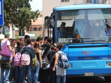 <b>SCUOLABUS. </b>Troppo pieno non si &egrave; fermato a caricare i ragazzini  