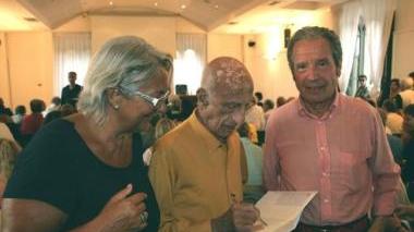 Mimmo Di Cesare a destra con Gillo Dorfles all’incontro al Pasquini