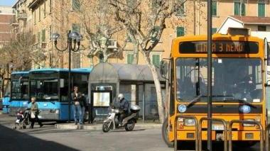 Il capolinea dei bus in via Leonardo da Vinci