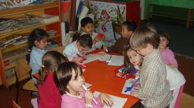 Bambini in una scuola materna
