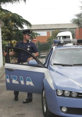 Una volante della polizia 