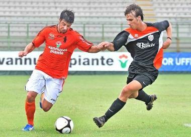 <b>AL TAPPETO </b>Tommaso Manfredi ieri era il migliore in campo fino a quando una rovinosa caduta lo ha messo ko. Star&agrave; fermo 2 mesi A sinistra Agostiniani 