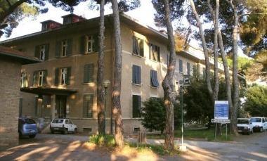 La sede del distretto sanitario dellAsl in via Moro Sempre pi&ugrave; difficile raggiungerla senza unauto 