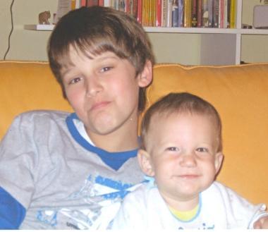  Auguri ad Alessio che oggi compie un anno dal fratello Simone (con lui nella foto), dal papà Stefano, ...