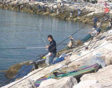 Sessanta pescatori si sfidano sul lungomare dei Navigatori