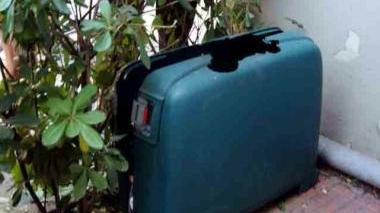 La valigia «sospetta» trovata davanti al Classico e fatta esplodere dagli artificieri