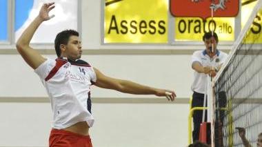 <b>SCHIACCIATA.</b> Emanuele Renzetti in azione in Coppa Italia