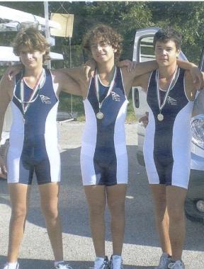 <b>CHE TRIO. </b> I ragazzi vincitori alle regate di Ravenna  