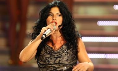 La cantante Giusy Ferreri e, sotto, il comico Gaetano Gennai 