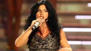 La cantante Giusy Ferreri e, sotto, il comico Gaetano Gennai