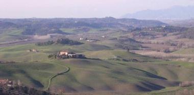 Una veduta panoramica delle colline che circondano Villamagna 
