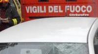 <strong>L’INCIDENTE.</strong> L’anziano è finito sul cofano dell’auto