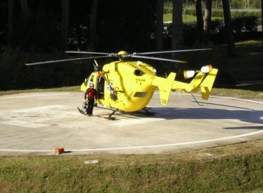 <strong>IN VOLO AL MEYER.</strong> L’elicottero del 118 mentre si alza in volo dal Versilia