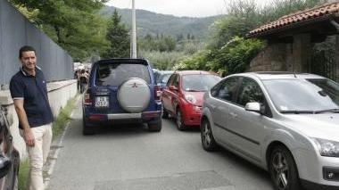 Via di Cantagallo, in alto l’assessore all’Istruzione Rita Pieri
