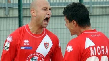 <b>GLADIATORE.</b> Il match winner dell’incontro di ieri urla la propria gioia al compagno Nicola Mora