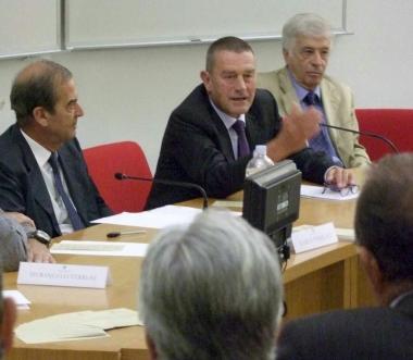 Il ministro Fazio tra il rettore e il preside di Medicina 