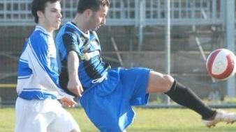 Madau con la palla e Lessi contrastato dall’avversario