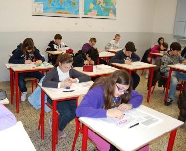 <b>IN CLASSE.</b> Troppi alunni dietro i banchi 