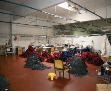 Linterno di una ditta controllata dalla polizia 