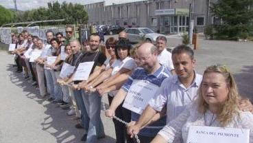 Nei giorni scorsi i lavoratori della C-Global si sono incatenati