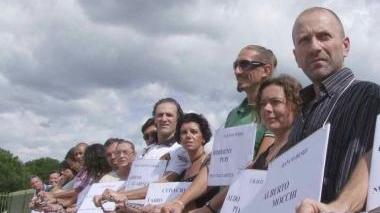 Lavoratori della C-Global durante una protesta