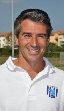 <b>  JUNIORES NAZIONALI BIANCOBLU </b>Avvio difficile per la squadra di Riccardo Fratini (a fianco) battuta allesordio dallottimo Forcoli   