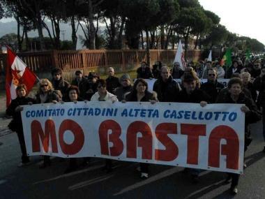 Una manifestazione dei cittadini di Alteta