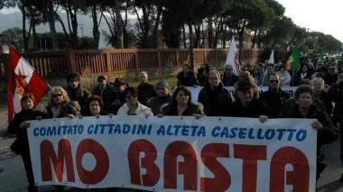 Una manifestazione dei cittadini di Alteta