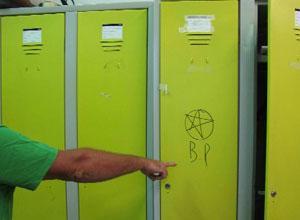 Furti e scritte brigatiste negli spogliatoi della Asl