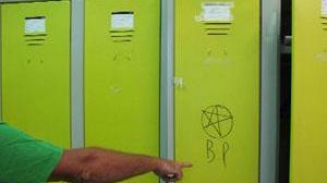 Furti e scritte brigatiste negli spogliatoi della Asl
