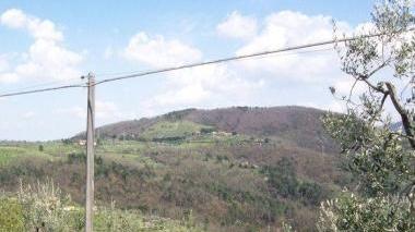 Panoramica della valle delle Rocchine sul crinale del Montalbano in cui è previsto un complesso turistico