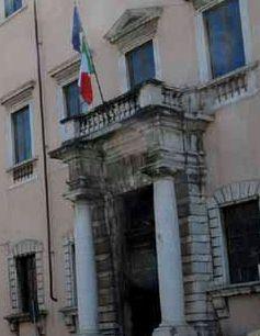 Lingresso della biblioteca 
