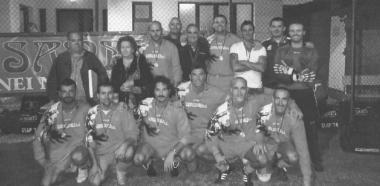 <b>MEMORIAL STELLI</b> A sinistra il Real 98, a destra Romano Chiti con i genitori di Sandro; sotto, la Pubblica Assistenza e il Pozzuolo 