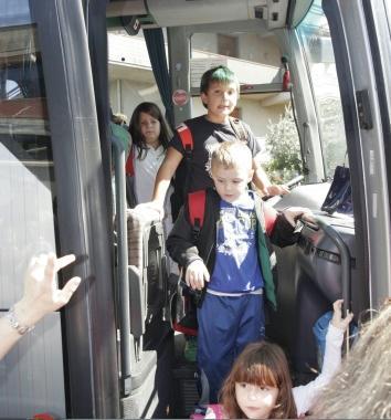 Imbottigliati nel traffico gli autobus coi bambini