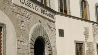 A sinistra la sede di Cariprato