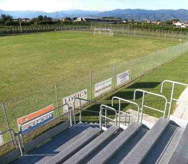 Il campo di calcio dell impianto sportivo   