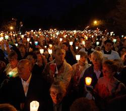 Migliaia di giovani per una notte bianca dedicata a Gesù