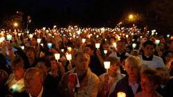 Migliaia di giovani per una notte bianca dedicata a Gesù