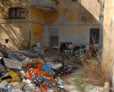 <b>IL PASSAGGIO </b>Allinterno del cortile dal quale si accede alledificio dov&egrave; stato ritrovato il cadavere     