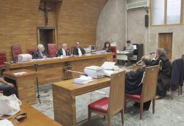 Unaula di tribunale e il giudice Perrone 
