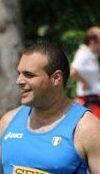 Salvatore Iaropoli in gara nel lancio del peso  