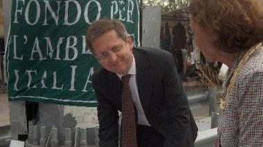 Il sindaco firma per Coltano