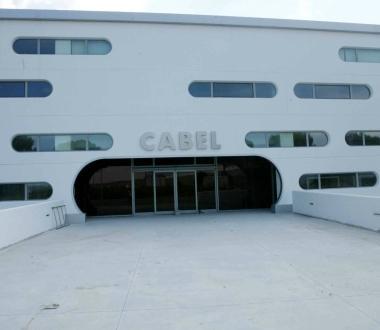 La Cabel e a sinistra il consiglio comunale 