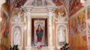 <b>INTERNO.</b> Del tempio dedicato a San Bartolomeo (fonte Wikipedia)