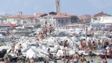 Bagnanti a Marina di Pisa