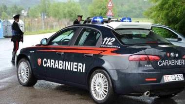 A sinistra il consigliere comunale Giulio Ruglioni; accanto un controllo dei carabinieri sulle strade del Valdarno