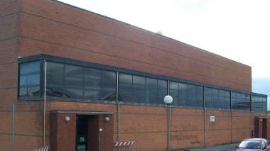 Sopra Giampiero Cardelli In alto il palazzetto dello sport